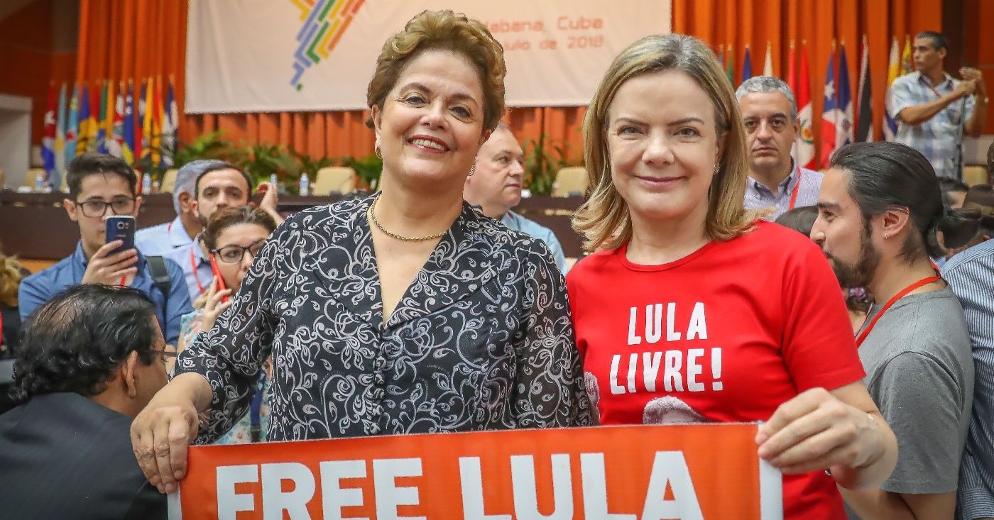 Dilma: Lula não pode ser cassado ainda por não ser candidato. Gleisi: Lula deve ser solto já por ser candidato. Foto: Ricardo Stuckert