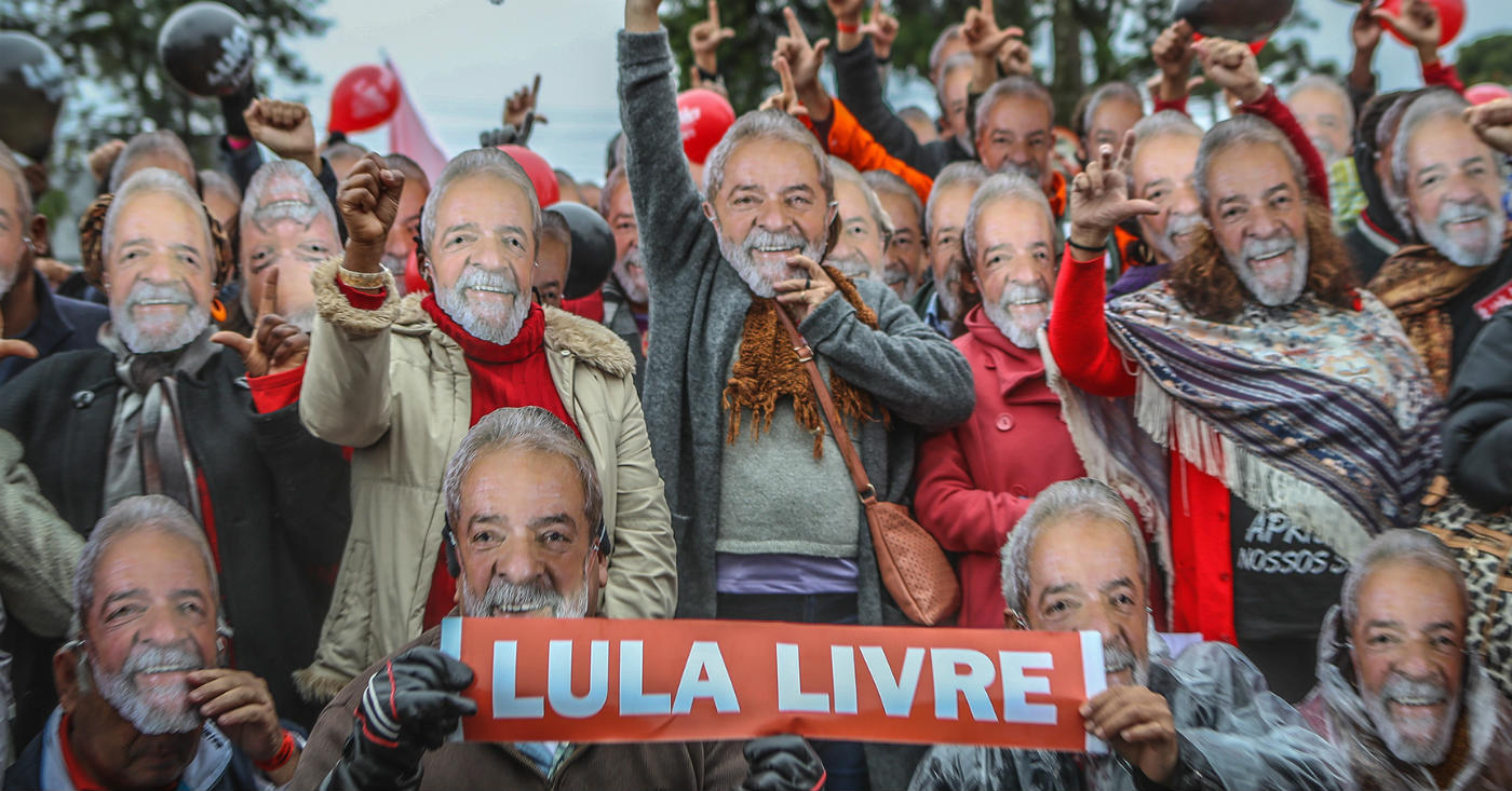 Petistas fazendo vigília pela liberdade de Lula. Foto: Ricardo Stuckert