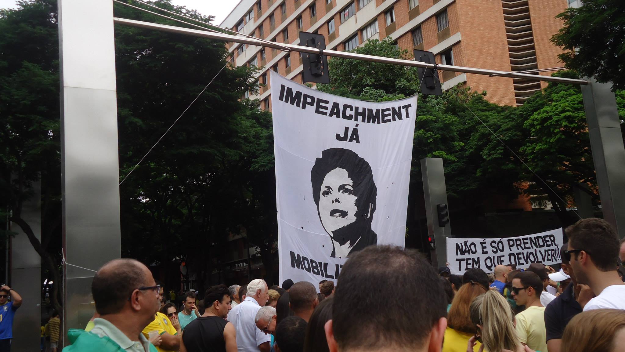 Protesto 'Fora Dilma' em março de 2015 em BH: povo rejeitou nas urnas projeto dos cardeais petistas. Foto: Cedê Silva/A Agência