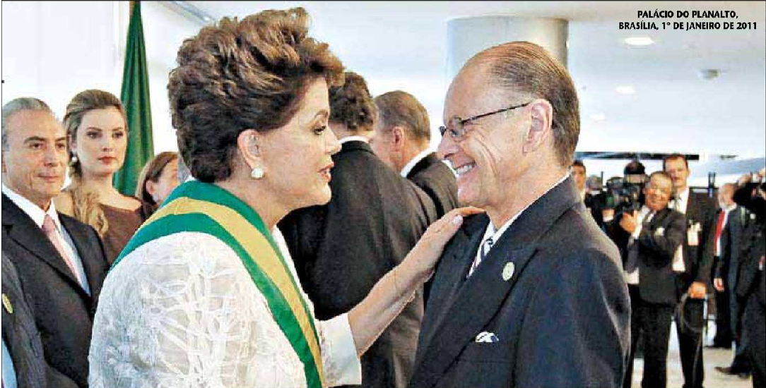 Dilma com Edir Macedo em 2011: bispo furou fila para cumprimentar a 'presidenta' na posse. Foto: Roberto Stuckert Filho/Presidência