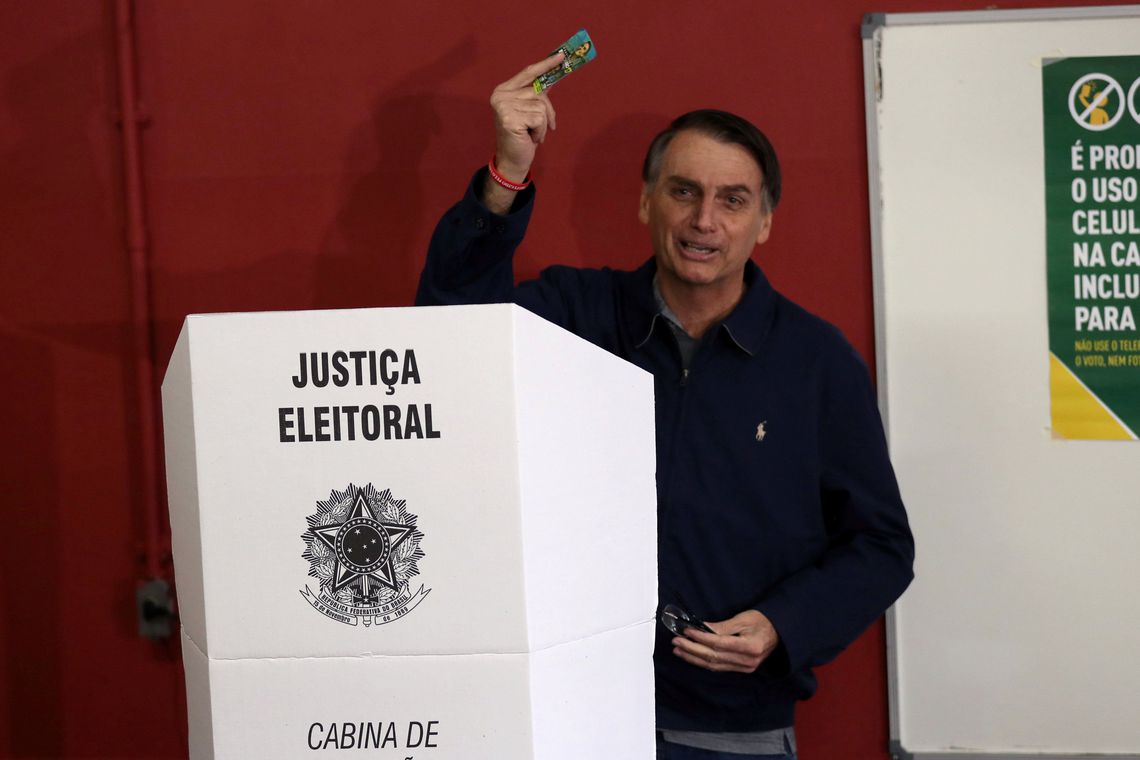 Bolsonaro votando no Rio: vitória expressiva de aliados no 1º turno. Foto:Reuters/Ricardo Moraes/ Agência Brasil