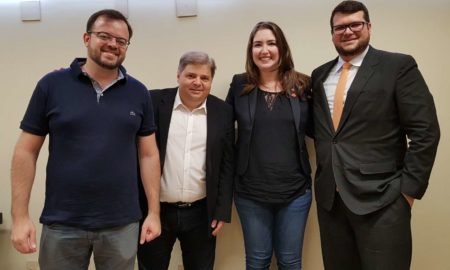 Agostinho Patrus (de camisa branca, sem gravata) com deputados eleitos pelo NOVO: ajuda a Pimentel contando com Lei Kandir. Foto: Divulgação/NOVO