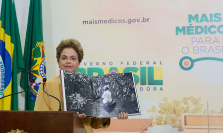 Presidenta Dilma Rousseff durante cerimônia de anúncio da prorrogação da permanência dos médicos brasileiros formados no exterior e estrangeiros no Programa Mais Médicos. Foto: Roberto Stuckert Filho/PR