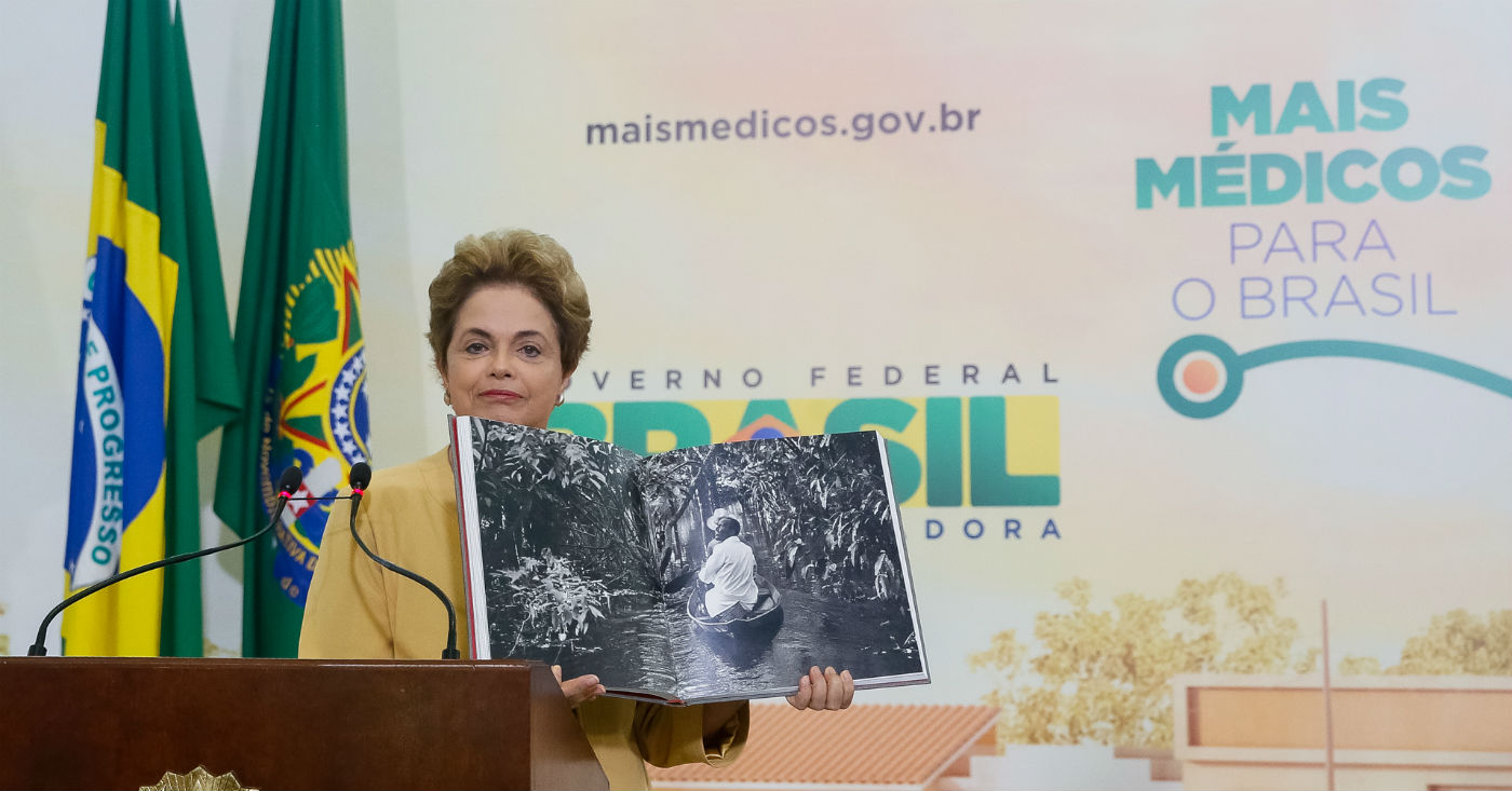 Presidenta Dilma Rousseff durante cerimônia de anúncio da prorrogação da permanência dos médicos brasileiros formados no exterior e estrangeiros no Programa Mais Médicos. Foto: Roberto Stuckert Filho/PR