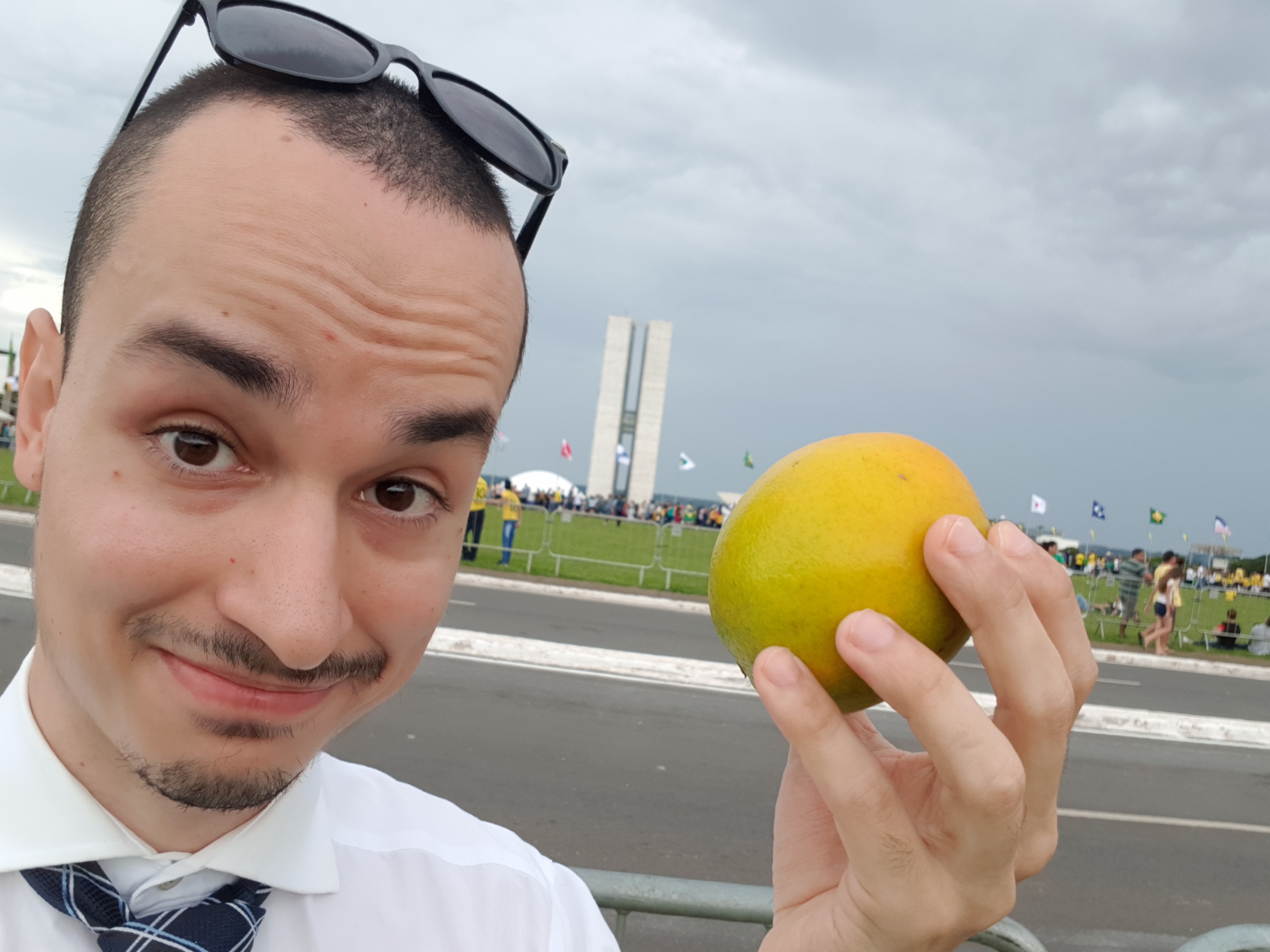 Fomos à posse (sem convite) e a segurança não barrou essa importante fruta do governo Bolsonaro. Foto: Cedê Silva/A Agência