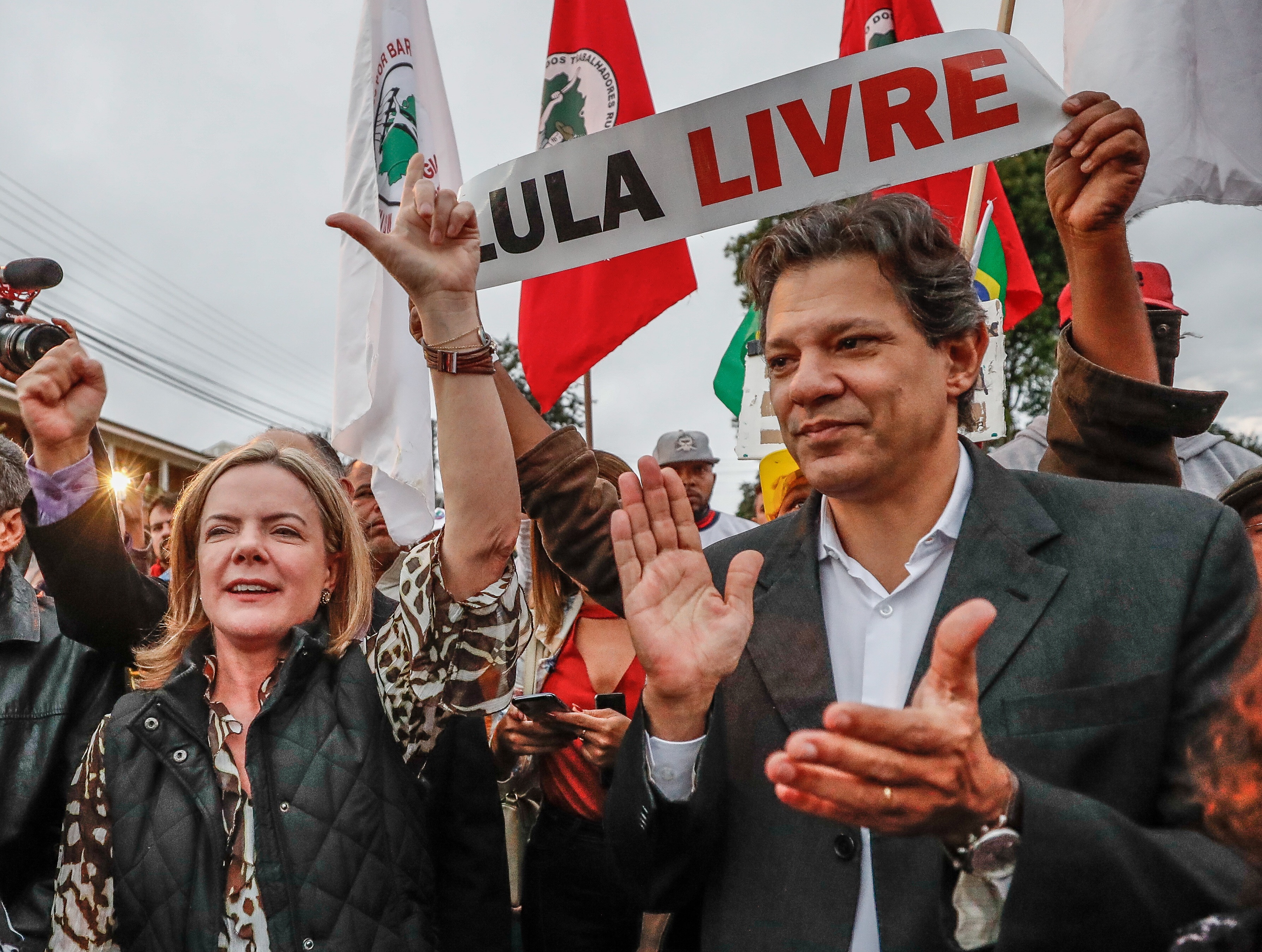 Salário mínimo: Haddad conta mentira e Gleisi ataca decreto de Dilma.