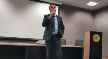 Jair Bolsonaro segue 8 perfis falsos criados para ridicularizar a imprensa