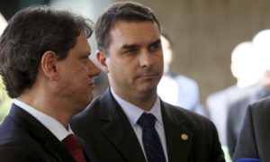 O filho mais velho do Presidente: pede pra sair, 01. Foto: Wilson Dias/Agência Brasil