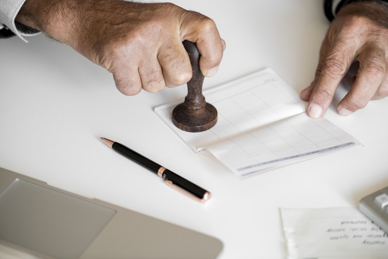 TCE-MG demitiu concursado que tinha outro emprego: Zema não descarta hipótese também para reduzir despesas. Foto: rawpixel/Pexel