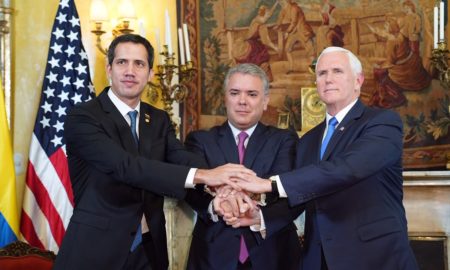 Pence (à direita, com Guaidó e o presidente da Colômbia, Ivan Duque): hora de agir. Foto: Divulgação/Mike Pence
