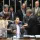 Davi Alcolumbre entre Kátia Abreu e Renan Calheiros: tumulto no Senado. Foto: Edilson Rodrigues/Agência Senado