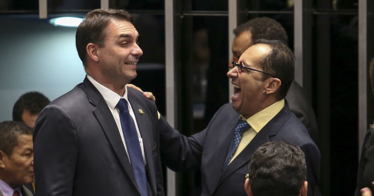 A assinatura do filho de Jair Bolsonaro foi a única da bancada do PSL a levar falta no requerimento de abertura. Foto: Fabio Rodrigues Pozzebom/Agência Brasil
