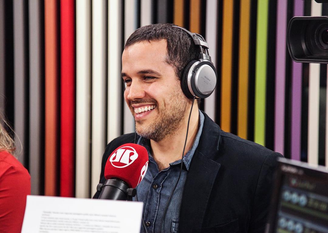 Felipe Moura Brasil, em um dia no 'Pânico': agora no comando do Jornalismo da Pan. Foto: Instagram/Felipe Moura Brasil