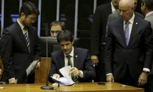 O ministro do Turismo: no melhor estilo Ciro Gomes. Foto: Wilson Dias/Agência Brasil