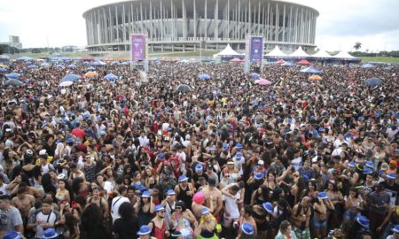 Bloco de Carnaval em Brasília: o grito de muitos contém pedido ao Presidente. Foto: José Cruz/Agência Brasil