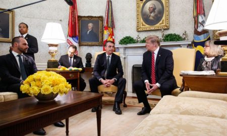 Eduardo Bolsonaro no Salão Oval: fiscalização do jeito que Trump gosta. Foto: Isac Nóbrega/PR
