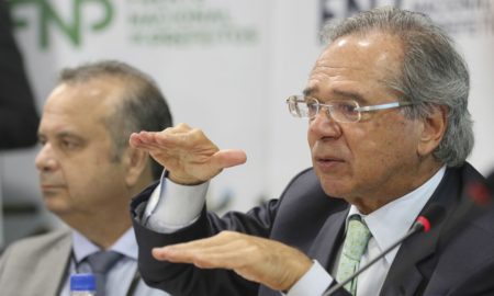 Paulo Guedes em reunião com prefeitos: ainda falta muito voto. Foto: Fabio Rodrigues Pozzebom/Agência Brasil