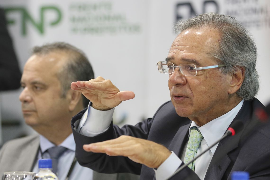 Paulo Guedes em reunião com prefeitos: ainda falta muito voto. Foto: Fabio Rodrigues Pozzebom/Agência Brasil