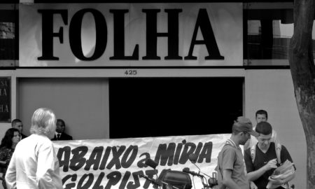 Protesto na 'Folha' em 2009: governo e jornalismo continuam; o que mudou foi a administração. Foto: Gabriel Fernandes/Wikimedia