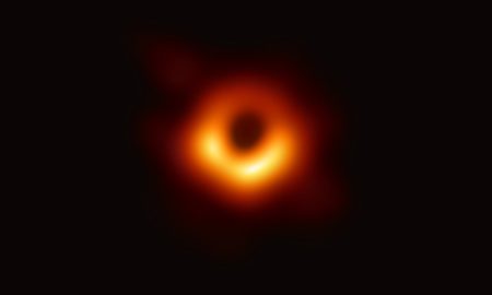Formato de rosquinha do buraco negro era previsto nas teorias. Foto: EHT