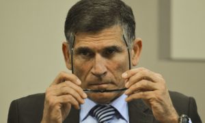 Santos Cruz no Senado, na manhã desta quinta (13): só no cheirinho. Foto: Marcelo Camargo/Agência Brasil